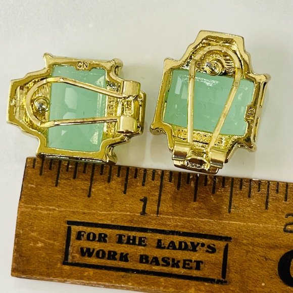 Heidi Daus OMEGA 🆕 Opaque Mint Art Deco earring in original Heidi Box - Picture 5 of 7